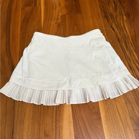 Lululemon Athletica White Pleated Mini Skirt - Picture 2 of 4